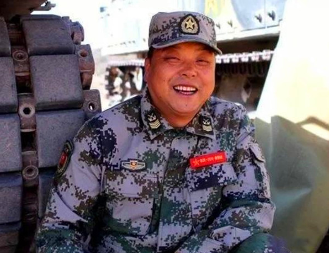 地震|08年地震救灾时,那位敢让总理让路的士兵,如今过得怎样了?