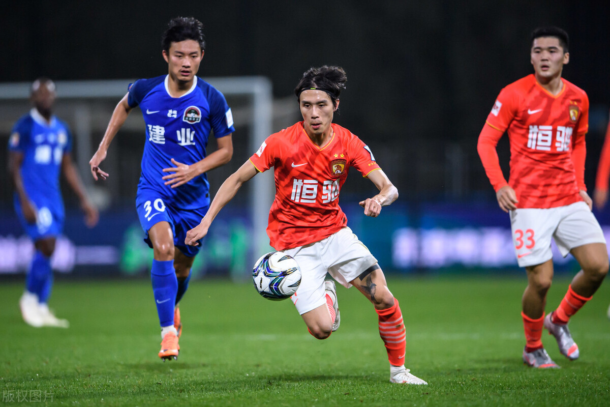 广州恒大|恒大还有比2-0和青春风暴,更高兴的事,为国足培养出一名指挥官