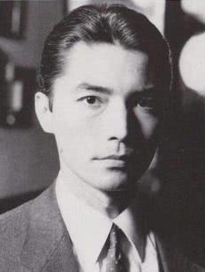 尊龙■亚洲第一美男，林青霞为看他通宵打麻将，王祖贤是他的迷妹