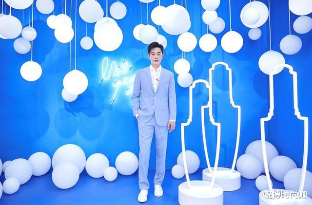 罗晋▲罗晋婚后更低调，黑色西装太禁欲，这么会撩，糖糖放心吗？