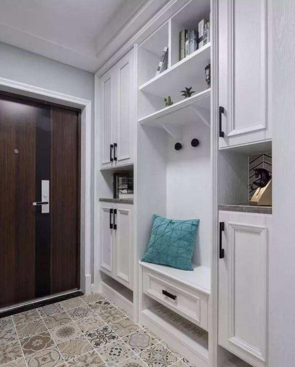 『』进门无玄关怎么装？6种设计形式，让玄关立马变得漂亮又实用