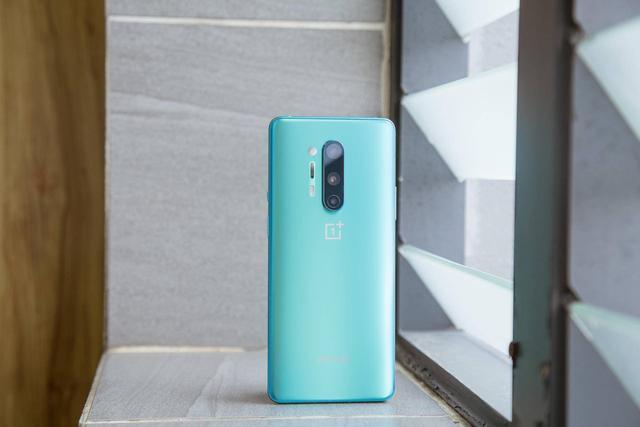 一加科技|抛开品牌、配置等因素，对手机十分了解的人一般都选哪个品牌？