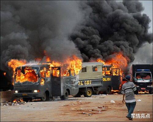 中东|中东街头混乱场景在美上演，美多个城市爆发乱战，美强盗本质暴露