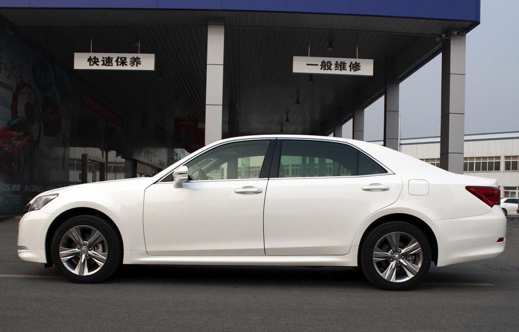 【丰田皇冠】预算30万,没选宝马3系却选了丰田皇冠,车主说了心里话!