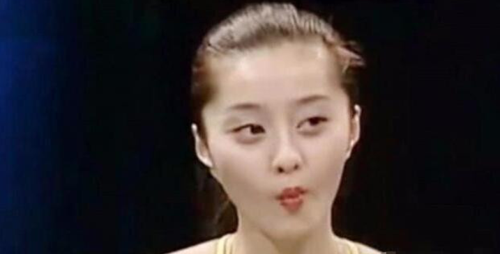 【范冰冰】范冰冰从小美到大? 没有十级美颜后, 只剩胶原蛋白的脸蛋