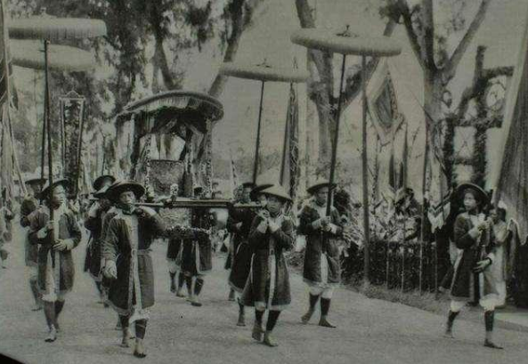 越南出土一道800年前的圣旨,上面写满中文,越专家请求我国帮忙