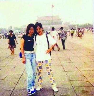 刘德华|艺人在天安门前的老照片, 看到刘德华的单人照，引起了网友的热议！