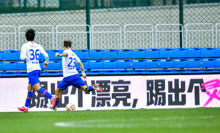 山东鲁能|“三线大爆发”！鲁能U23超巨彻底踢疯了：解单刀+轰贴地斩+造点