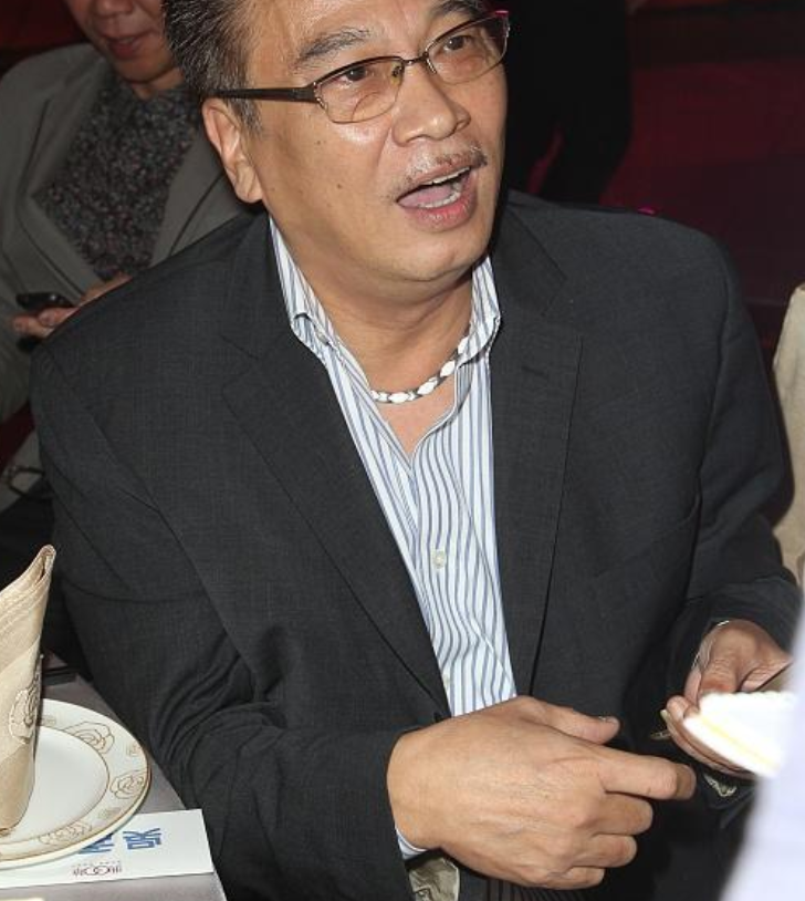 周星驰@吴孟达质疑，金马奖不公平，每次周星驰都被故意排斥