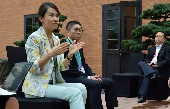 「」在单位里领导和同事都不拿你当回事怎么办？教你几招，进可攻退可守！