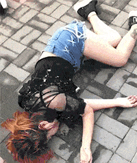 |“弟弟的女同学才上初一，就这么早熟了？”哈哈哈哈哈...真是让人羡慕啊～