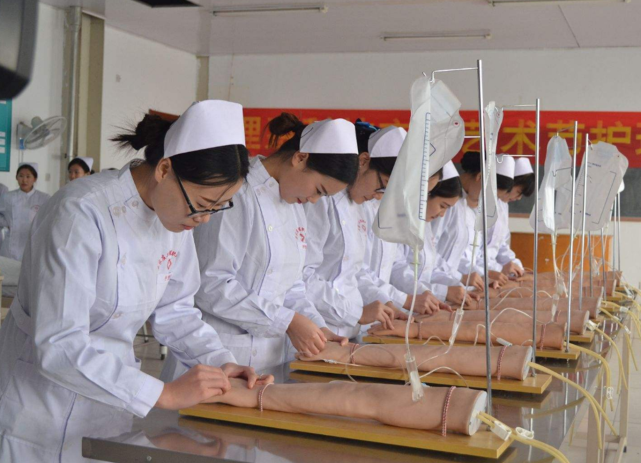 求职|学医不读研就难找工作？选择这四大医学专业，本科就能很好就业