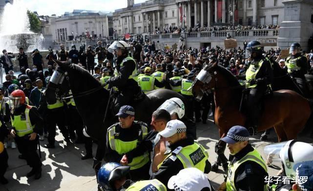 [美军]全球反美？美军连遭炮弹袭击，连撤退的机会都不给！特朗普一句话惹众怒！