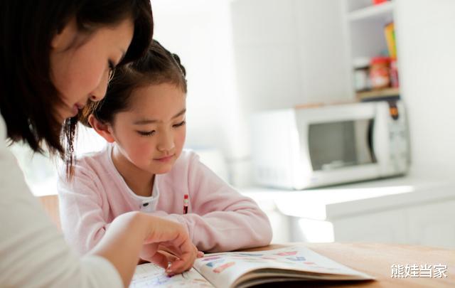 熊娃当家|4岁孩子超市摔碎鸡蛋，店员要求10倍赔偿，宝妈的做法令人称赞