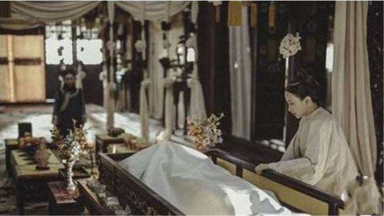 「甄嬛」历史上甄嬛去世后,她的儿子弘曕下场如何?乾隆对他如何?
