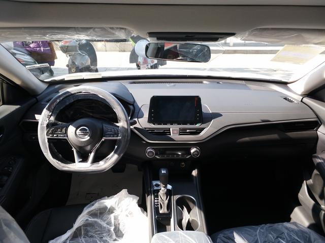 「本田雅阁」又降了！这中级车跌到15.5万，车身4米9油耗6L，不看雅阁就选它