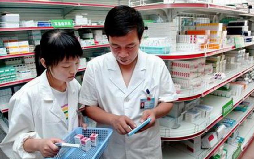 药店一种“很低调”医用眼霜，堪称眼袋、眼纹“天敌”，却因廉价被嫌弃