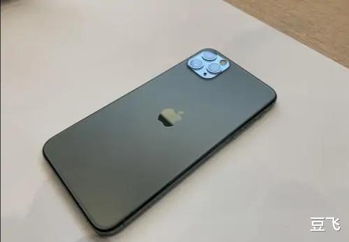 苹果▲苹果放下身段,iPhone 12将3885元起,涨价的国产手机如何应对?