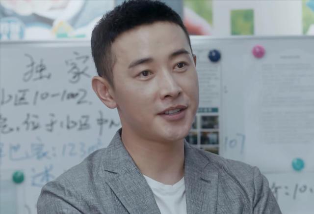 「安家」《安家》新女店长取代985，面相彪悍，小红帽洪店长形容十分精准