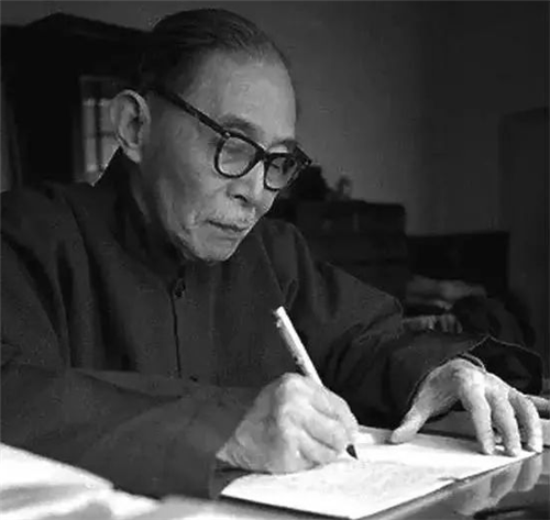 【】他高考字迹潦草,名字都写错,教授研究后激动拍桌:必须破格录取