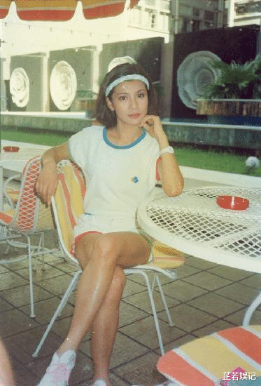 翁美玲|85年凌晨1: 25分，女星着红色睡袍死在家中，尸体被包裹5层锡纸