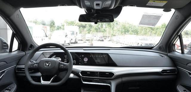 奔驰V级|长安UNI-T的风噪和胎噪大吗？8300公里后，车主谈了几点感受！