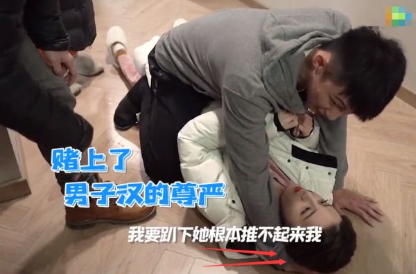 黄景瑜▲热巴新剧的“摔倒戏”火了!黄景瑜临时换了一个姿势抱她,受全网好评