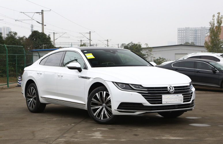 大众CC|大众的“冷门车”，暴跌5万无人问，比迈腾帅几倍销量却很尴尬