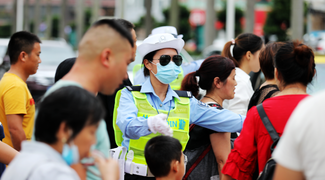 珠海交警|破纪录！两天已有110万辆车进出珠海！昨上百司机走错道被扣6分！