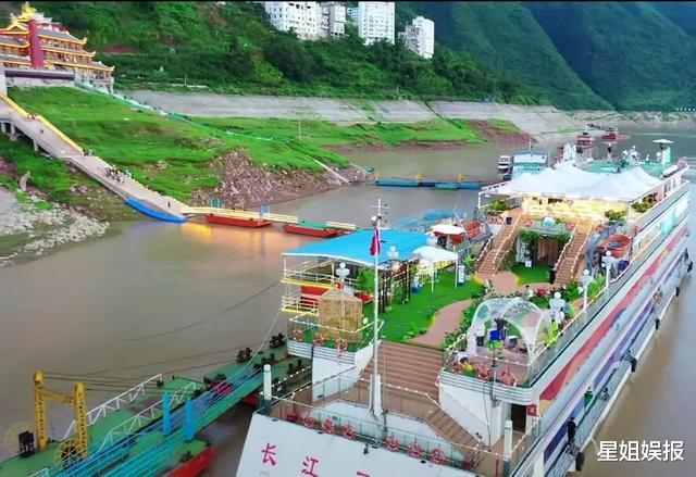 赵丽颖|为品牌带货？赵丽颖录《中餐厅》37度穿羊绒套装，还带了全自动洗衣机