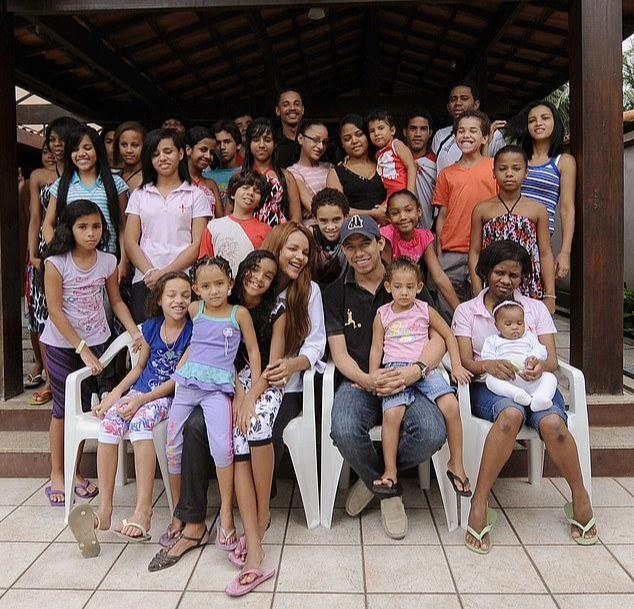巴西女議員育55個孩子，不滿丈夫管錢，竟命令孩子將其槍殺-圖2