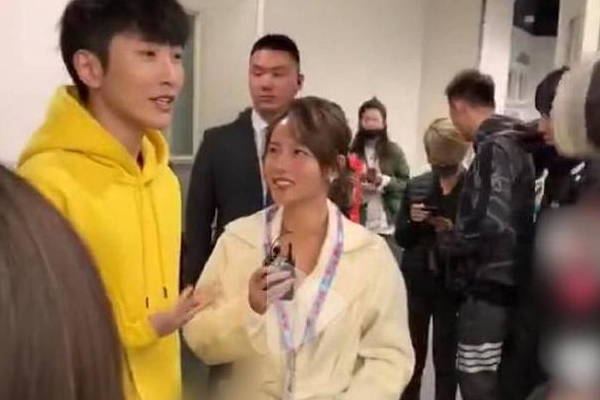 【滤镜】看到路人拍的baby，再看跑男中的她，才知“综艺滤镜”有多厚！