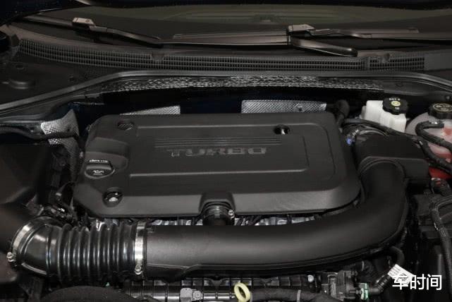 【奔驰E级】还看啥宝马五系？车长5米跌至18万，舒适堪比高铁，比奔驰E级还宽