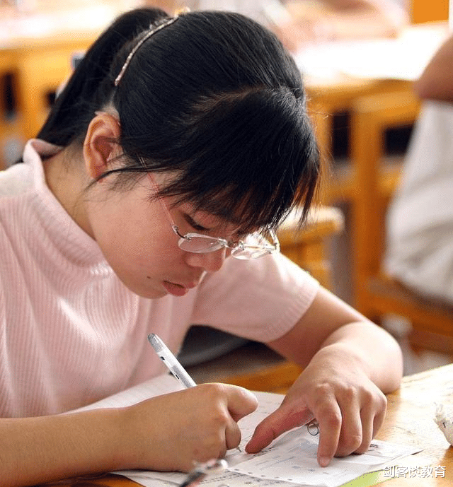 |深表遗憾!重点高中火箭班的尖子生,本该上清北,却只考上双非