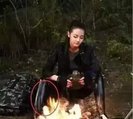 胡歌|最扯的穿帮镜头大集结：胡歌的我忍了，迪丽热巴的就太过分了！