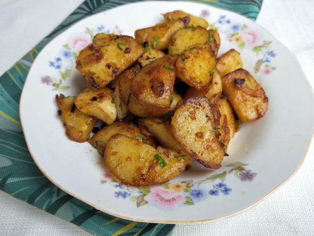 土豆|它被称为宿便的“强劲天敌”，维生素比苹果高5倍，3元炒一大盘