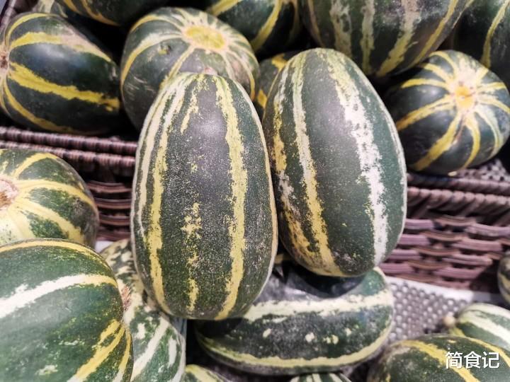 :买甜瓜时,无论贵贱,只要发现这2点,尽量不要买,都是催熟的