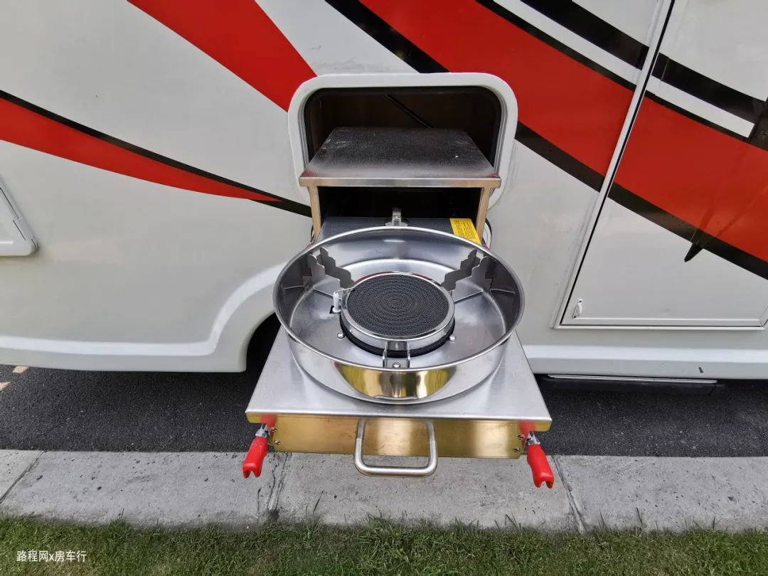 『荣威RX5』依维柯房车只要36.8万？还加赠600AH锂电和户外厨房？