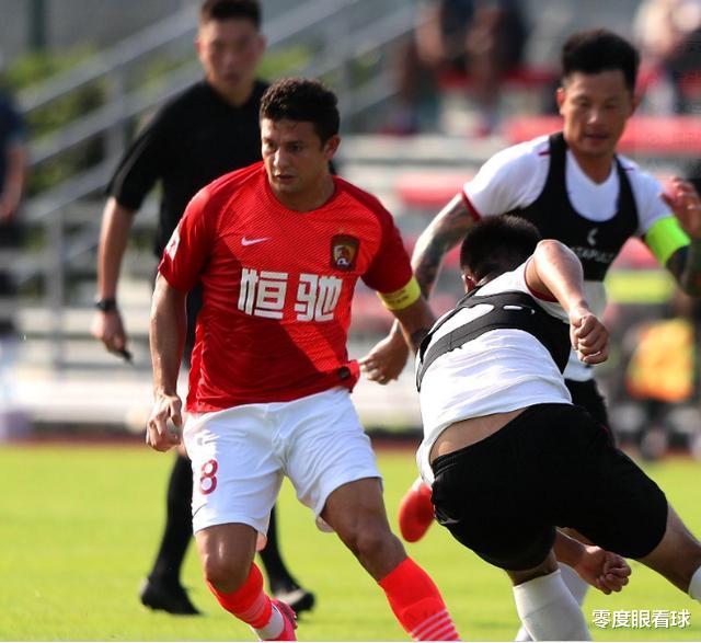 广州恒大：一场5：0让恒大新队长浮出水面，国足锋线王牌深得卡帅信任，或取代郑智