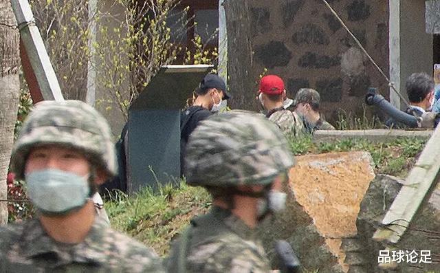 【孙兴慜】“亚洲一哥”服役照首曝光，穿制服太帅气，球迷：国足也该服兵役