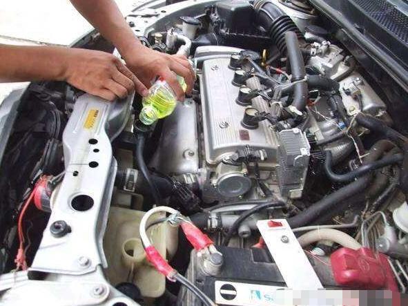 防冻液|防冻液多久一换？良心维修工告诉你：超过时间小心发动机报废