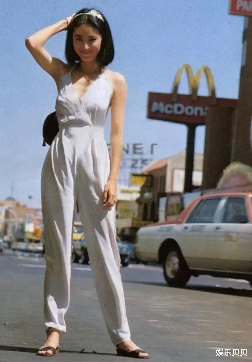 林青霞|林青霞诠释美人在骨不在皮，年轻时风华绝代，66岁时依然透着美