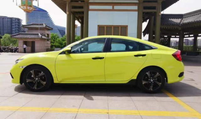 「本田思域」10万多的“轿跑王”,本田思域到底有何魅力?当初媳妇非要买它