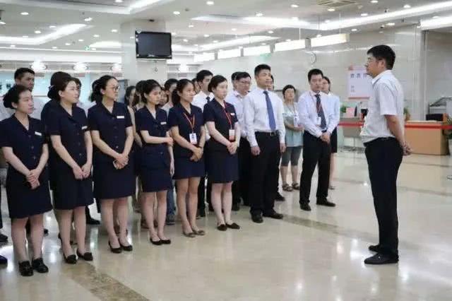 『』要想在失业大潮中站稳,可以在这3个适合上班族的副业中选一个