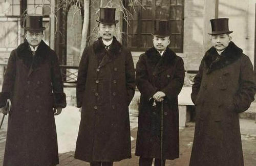 #岳家军#民国姐妹花看上一老实人，田里“调戏”男人致死，法官：无罪释放