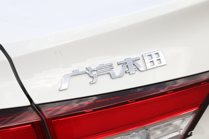 「宝马3系」本田良心车又降了！比思域漂亮，2米7轴距油耗4.9，不足8万放弃雅阁