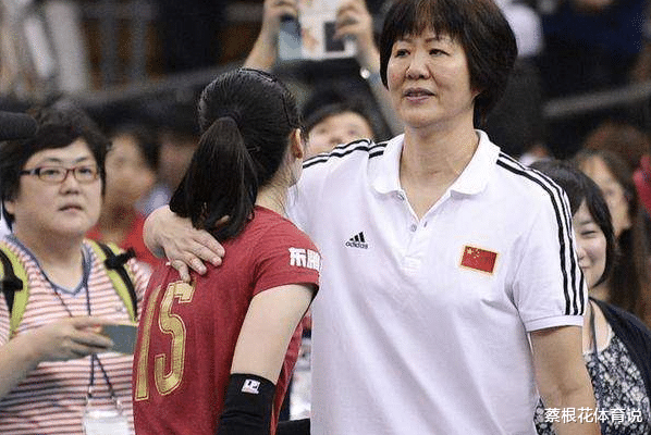 郎平|郎平面对镜头失声落泪，女排天才偷跑美国，被国家队永久除名！