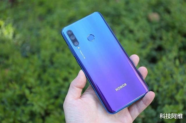 华为荣耀|前置3200万+128GB，现已跌至1139元，网友：还买什么4G手机？