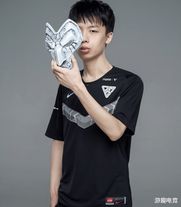 ig|IG获胜后,小伞“意识流解说”一战成名,只有他知道马哥多A了一下兵