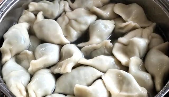 饺子|小暑后，多吃此菜，维C是菠菜3倍，1块钱一斤，用来包饺子最好吃